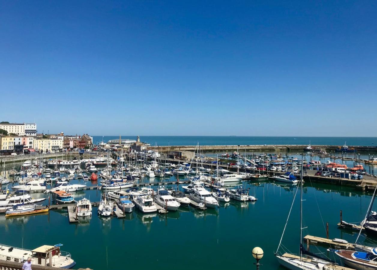 Marina Retreat - Stunning 4 Bedroom, 3 Bathroom House With Harbour Views! Ramsgate Buitenkant foto